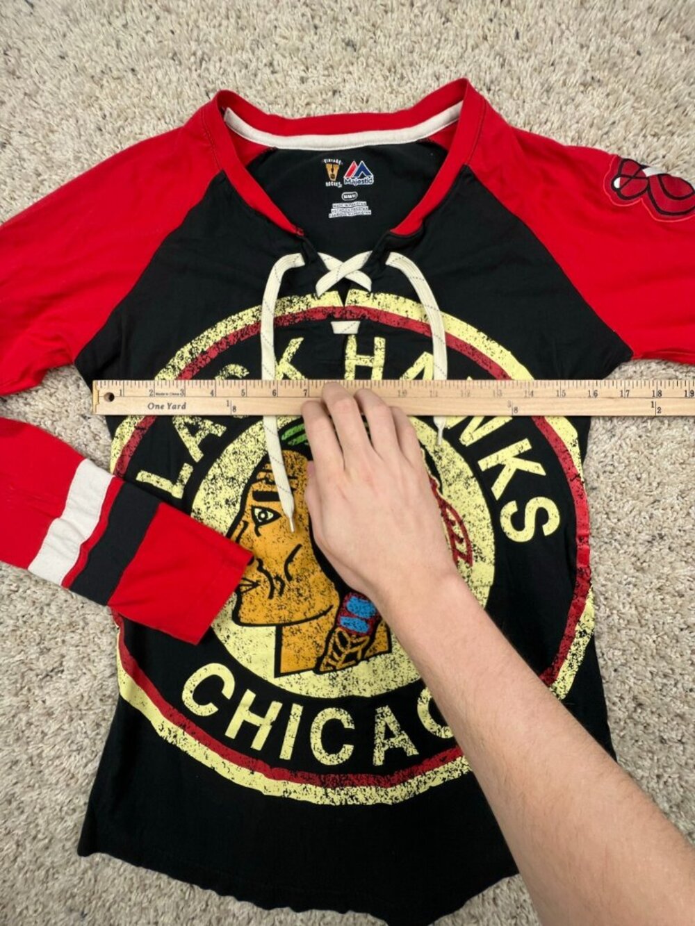 Chicago Blackhawks Majestic T-shirt Medium NHL Women’s Red Black w Logo L/S - Picture 3 of 10